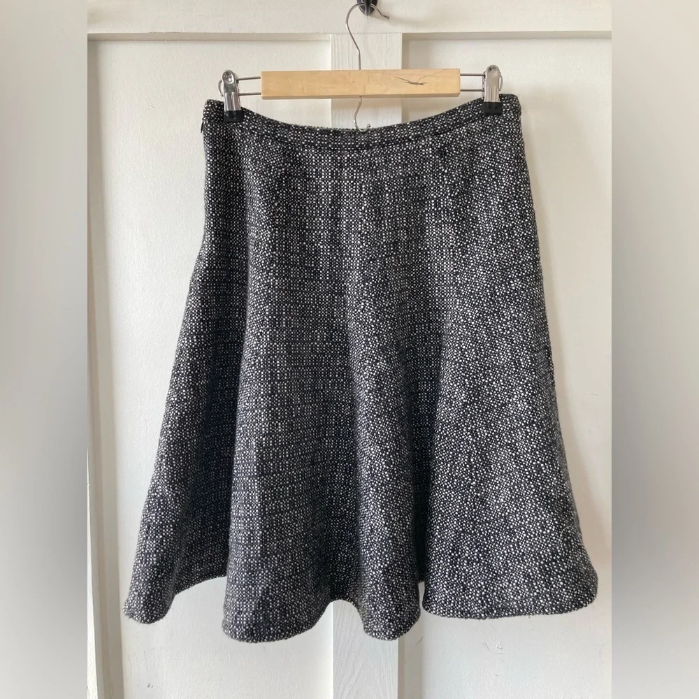 BANANA Republic factory skirt size 4 mini circle skirt 44% wool 56% cotton